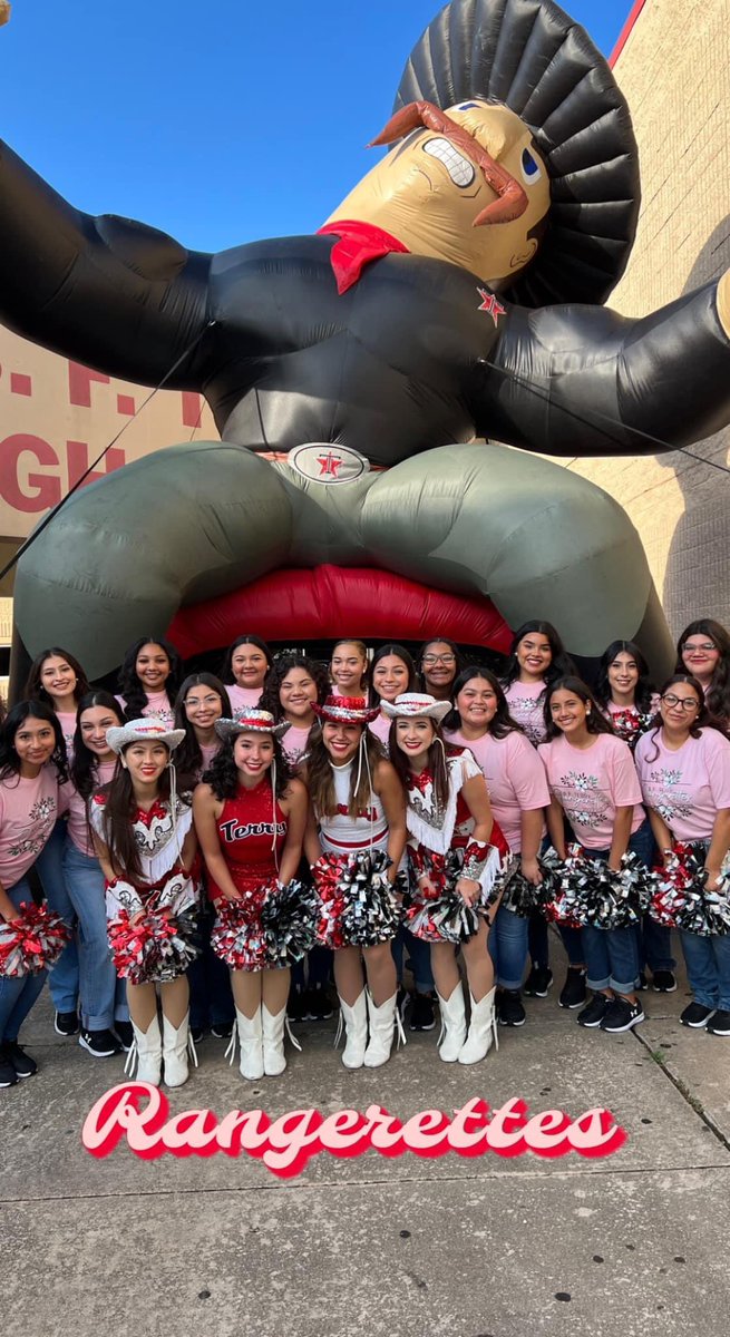 GRACIEANN14's tweet photo. Rangerettes greet Freshman for Fish camp!! #Rangerettes #Rangerpride #Letsride https://t.co/OqMsItNyj2
