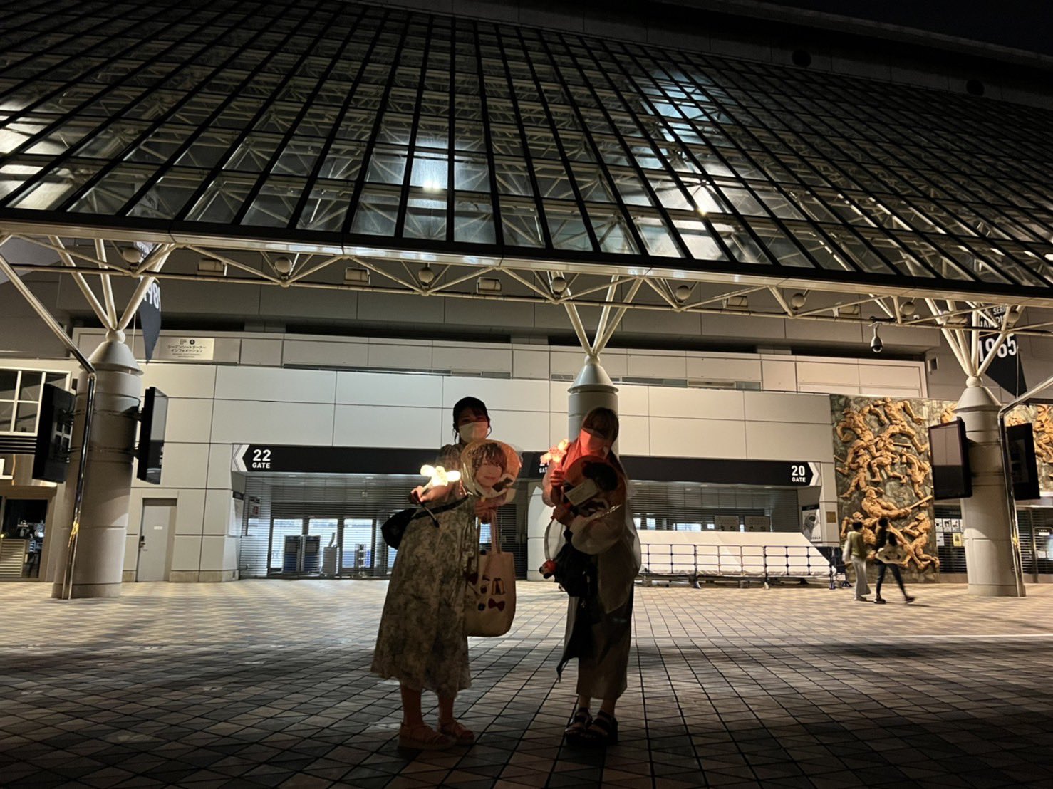 岩谷麻優 Mayuiwatani 昨日羽南とwestドーム行って ドームホテルの最上階で誕生日会やって 路上で誕生日迎えて ドームホテルに一緒に泊まって 今日の朝一緒にご飯食べて はしゃぎまくって 後楽園ホールでstars皆でお祝い 改めて お誕生日おめでとう