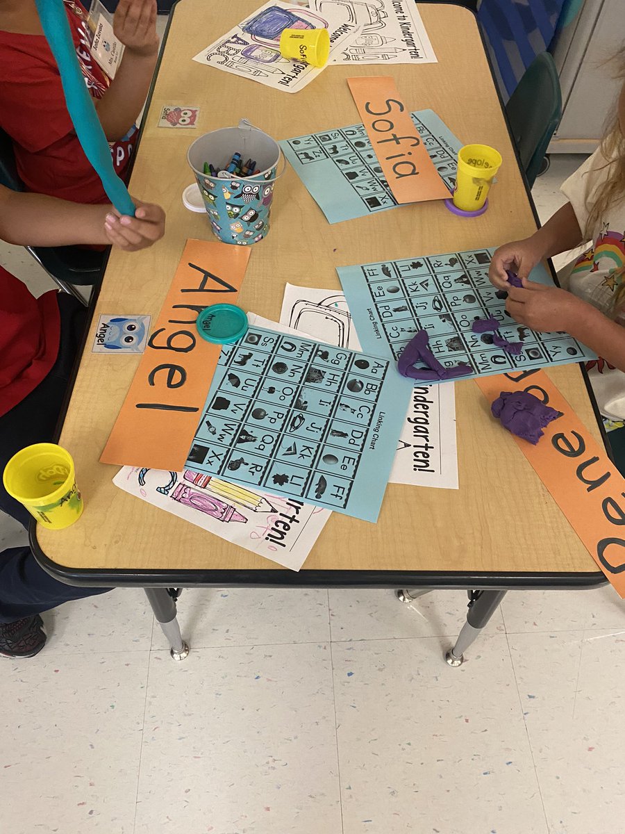 jillmariewil's tweet photo. Great learning happening at LOLC! #missionmovingforward #liveoaklearningcenter #begolden @jena_vernon9 @cllowery @PolandDenise https://t.co/LZaJvl6e9M