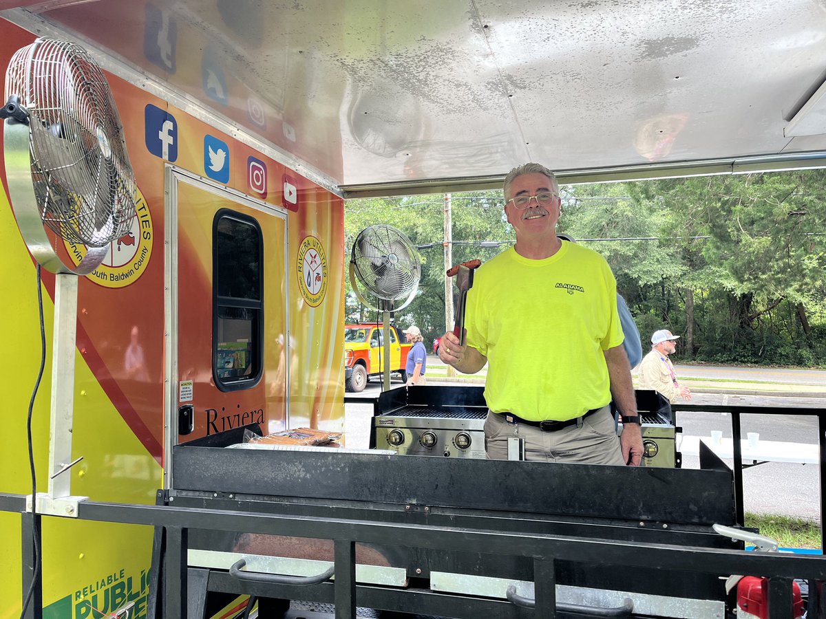 RivieraUtil's tweet photo. It's #811Day! Calling @Alabama811 before digging can prevent serious damage to underground utilities. Riviera's line locators are called in to find and mark underground water, wastewater, electric, fiber, and gas lines. ✨

Come grab some food and learn a little bit about 811. 🌭 https://t.co/wkDNTHYqDo