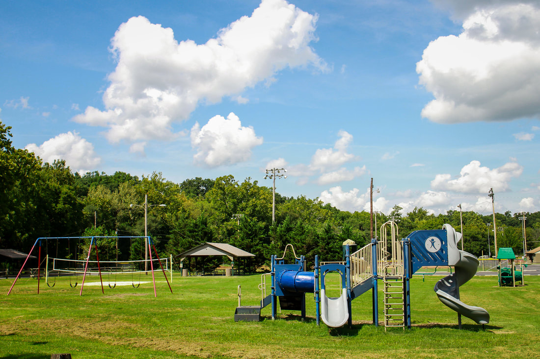 VisitFrontRoyal's tweet image. Plenty of summer days left to enjoy our #localparks and some fun and affordable outdoor sports!  We’re talking about #sandvolleyball. Find out where to play sand volleyball around Front Royal.   t.ly/_wX_s

#outdoorsports #discoverfrontroyal #warrencounty