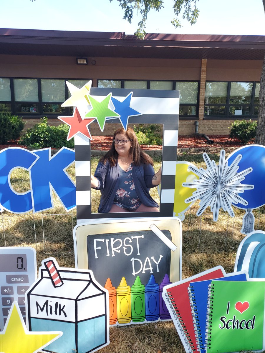 CougarsCE's tweet photo. It has been a great 1st day so far!! Seeing all of the smiling faces has just made our day!  @BellevueSchools @mrswiebej @kaileyer #ilovepublicschools #drivingwithsyneregy https://t.co/xHSZdErsxG