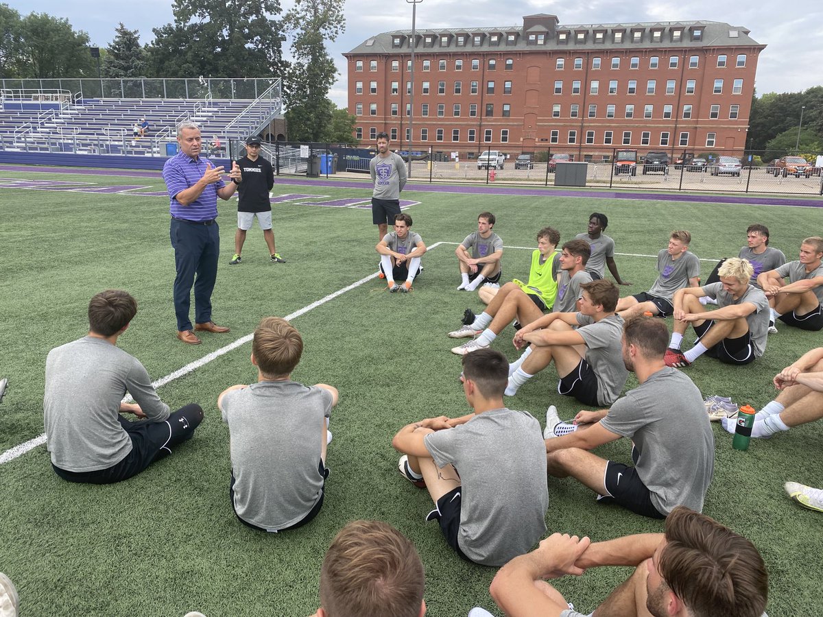 TommieMSoccer's tweet photo. Another productive preseason morning #prideintheprocess #rolltoms https://t.co/Bpvztf96B6
