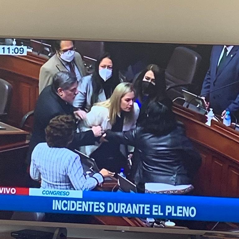 katiaavi's tweet photo. @MaricarmenAlvaP 🤜  #Congreso 🎪 https://t.co/LKlT1vXYUy
