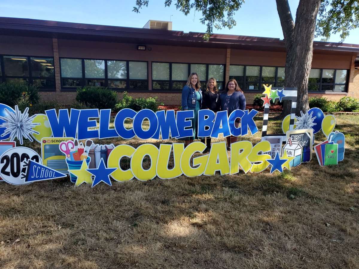 CougarsCE's tweet photo. It has been a great 1st day so far!! Seeing all of the smiling faces has just made our day!  @BellevueSchools @mrswiebej @kaileyer #ilovepublicschools #drivingwithsyneregy https://t.co/xHSZdErsxG