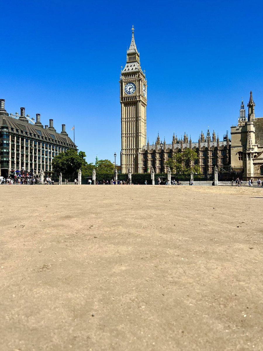 Parliament Square looking more like the backdrop to Laurence of Arabia than the Green and Pleasant Land that we’re used to. Time to start thinking about palm trees and cacti? 🌴🌵🌴