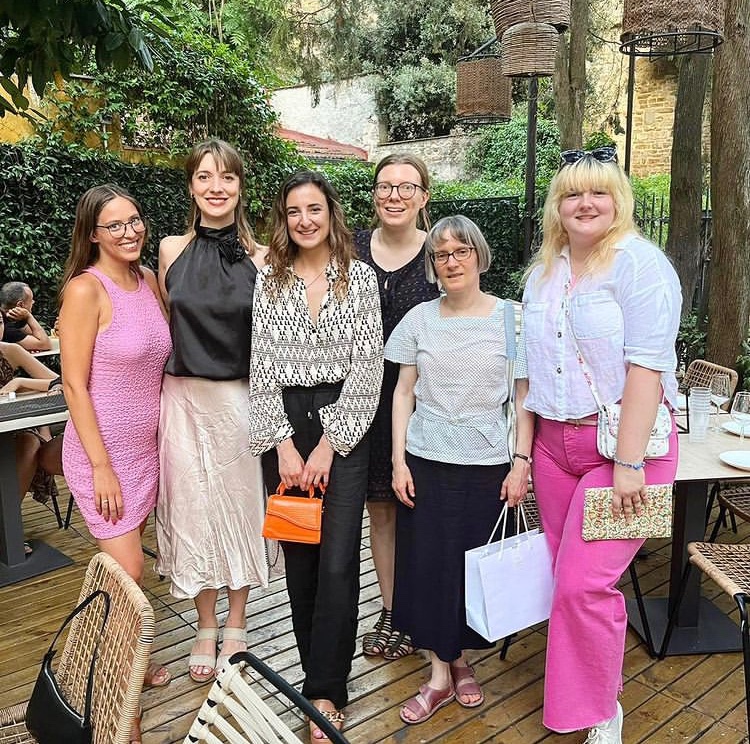 forteacademy's tweet photo. Leaving Aperitivo 🍹 with some of our amazing students on #WomenLatinists2022 🌺 

Latinists gathered in Florence from London, L.A., Mississippi, Maine, Vienna, Boston &amp; Salisbury📍for two weeks reading centuries of Latin by women with the inspiring @SkyeAShirley in our salon. https://t.co/i67qleaHJV