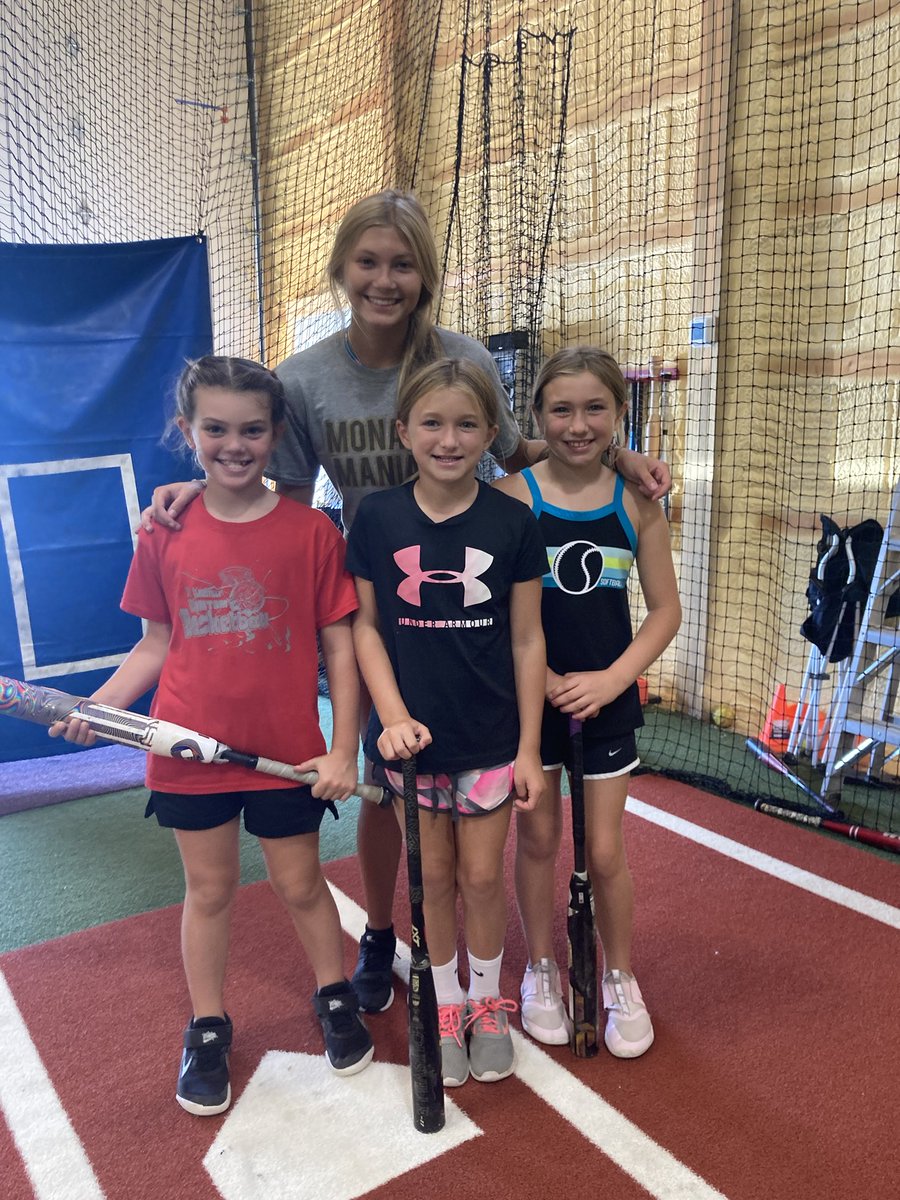 Enjoyed giving some hitting, slapping and fielding lessons to these three pretty athletes from St. C ⁦<a href="/CoachEricTucker/">Eric Tucker</a>⁩ ⁦<a href="/TamaraTuckerRN/">Tamara Hayman Tucker</a>⁩