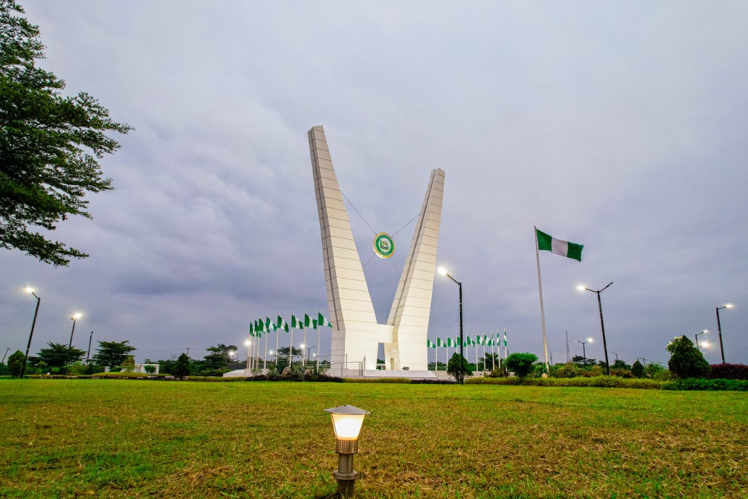 Ola_Of_Ogun1's tweet image. The Gateway City Gate at Sagamu interchange, Ogun state.

 Day and Night view.

#DapoAbiodun
#ogunupdate 
#BuildingOurFutureTogether