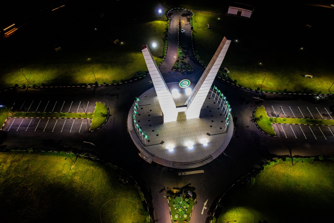 Ola_Of_Ogun1's tweet image. The Gateway City Gate at Sagamu interchange, Ogun state.

 Day and Night view.

#DapoAbiodun
#ogunupdate 
#BuildingOurFutureTogether