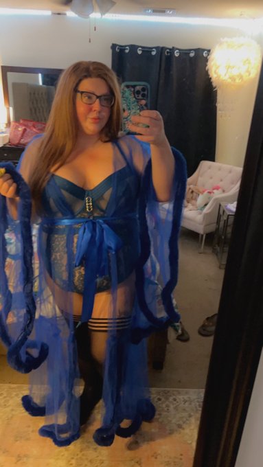 Off to Houston today to shoot with @OmarWax &amp; @caramelgod999 for @groobydotcom #tgirlbbw. Which outfit<a class="tags" target="_blank" title="On Twitter" href="/?out=eyJ0eXAiOiJKV1QiLCJhbGciOiJIUzUxMiJ9.eyJpYXQiOjE3MjEzMTI2OTgsImlzcyI6InR3cG9ybnN0YXJzLmNvbSIsIm5iZiI6MTcyMTMxMjY5OCwiZXhwIjoxNzUyODQ4Njk4LCJyZWRpcmVjdF91cmwiOiJodHRwczovL3R3aXR0ZXIuY29tL09tYXJXYXgifQ.Qu3N9T9orWlLdeeBz4sokIKFFQ_KdEQ_Fjxxo5Am7rkVfxgeqg5YGIp_Z1lfdEML0QN3tioreRAmTNv__lysOA">@OmarWax</a><a href="/tag/tgirlbbw"class="tags"><span>#tgirlbbw</span></a>