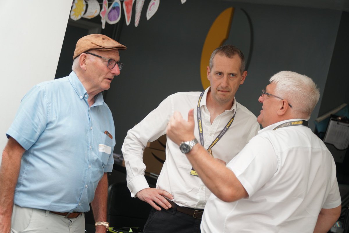 mahdloyouthzone's tweet image. A very special welcome back to Mahdlo to one of our platinum patrons and new owner of @OfficialOAFC, Frank Rothwell!

@OldhamBA #oldhamhour