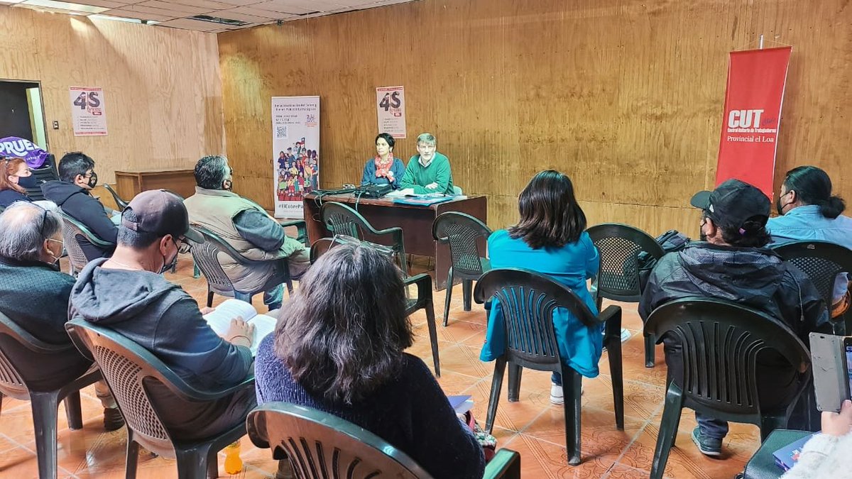 En estos momentos <a href="/danielstingo/">Daniel Stingo Camus</a> y <a href="/criordor/">Cristina Dorador Ortiz 🦩</a> conversando y respondiendo dudas sobre el proyecto de Nueva #Constitucion en la sede de la CUT de #calama #AprueboConEsperanza #Apruebo #AprueboSinMiedo