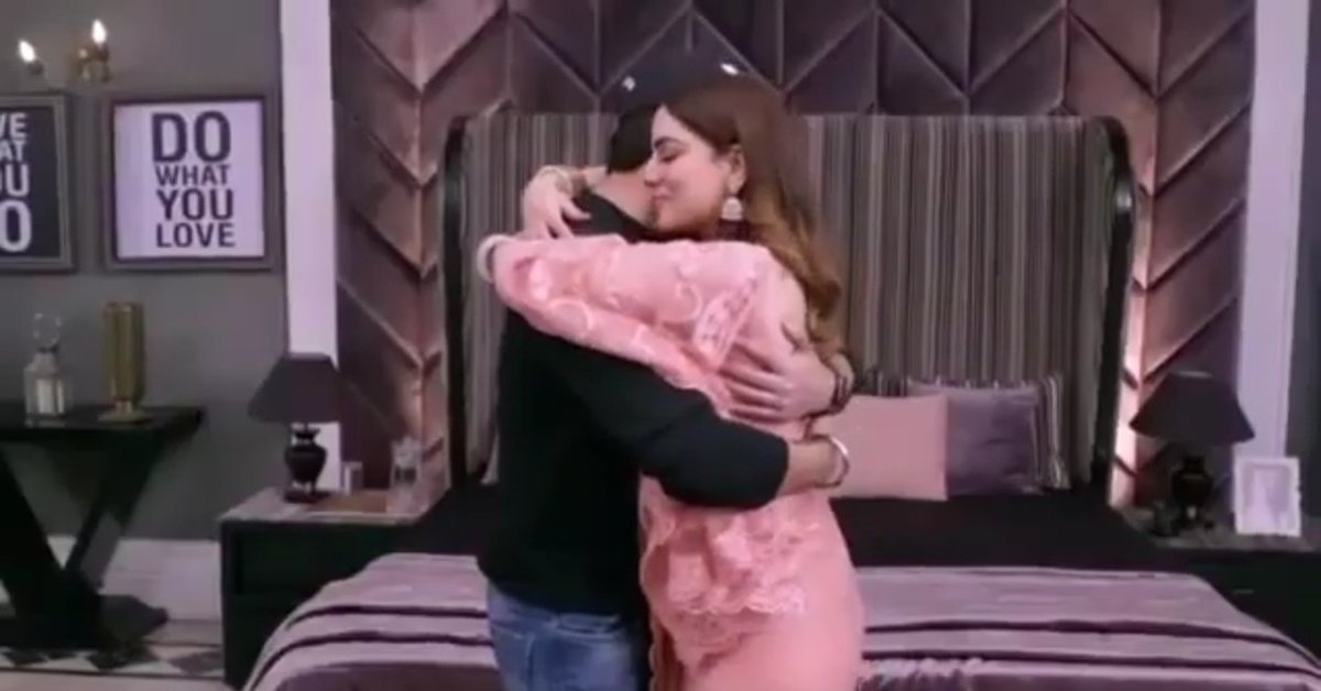 ShaikhZ41831225's tweet photo. #huggi
❤😍💫🎆🔘
#preeran
#dheerajdhoopar
#shraddha arya https://t.co/97CVN45woz