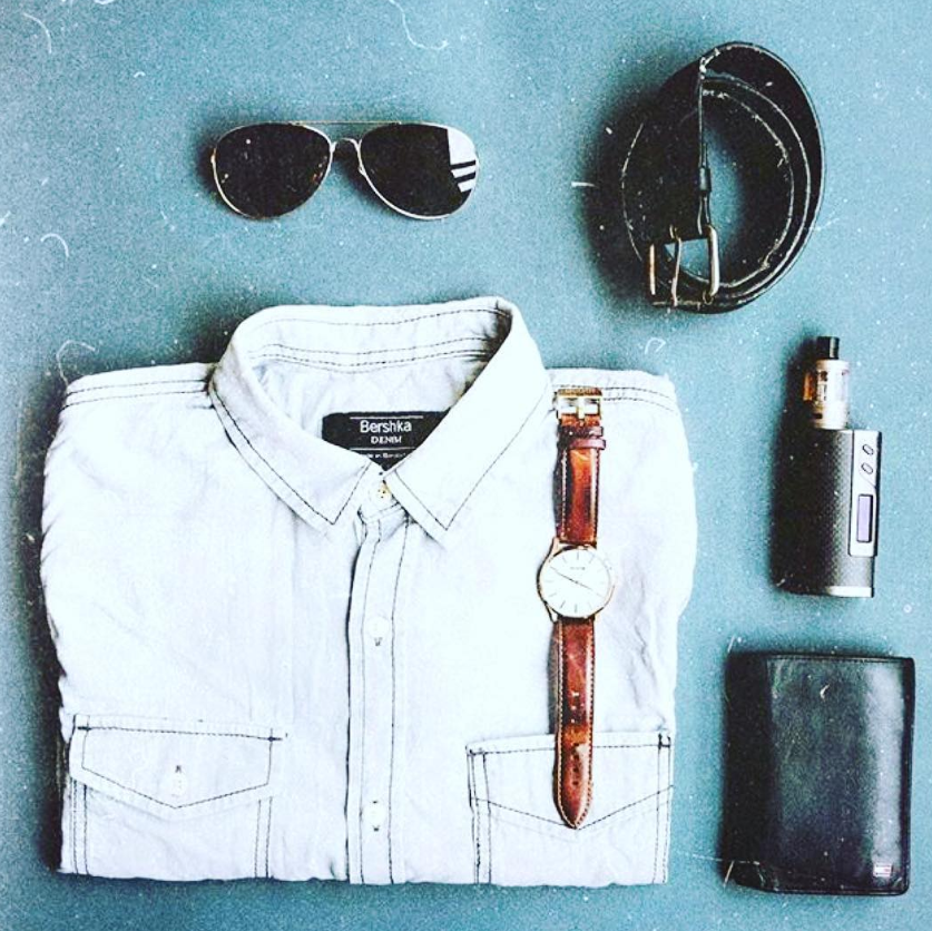 tobecovape's tweet photo. #Repost @babsy189
ใปใปใป
For him.
#holidays #flatlay #sharpgrids #ootd #watch #ecig #lifestyle https://t.co/1Y8lOPPiGA