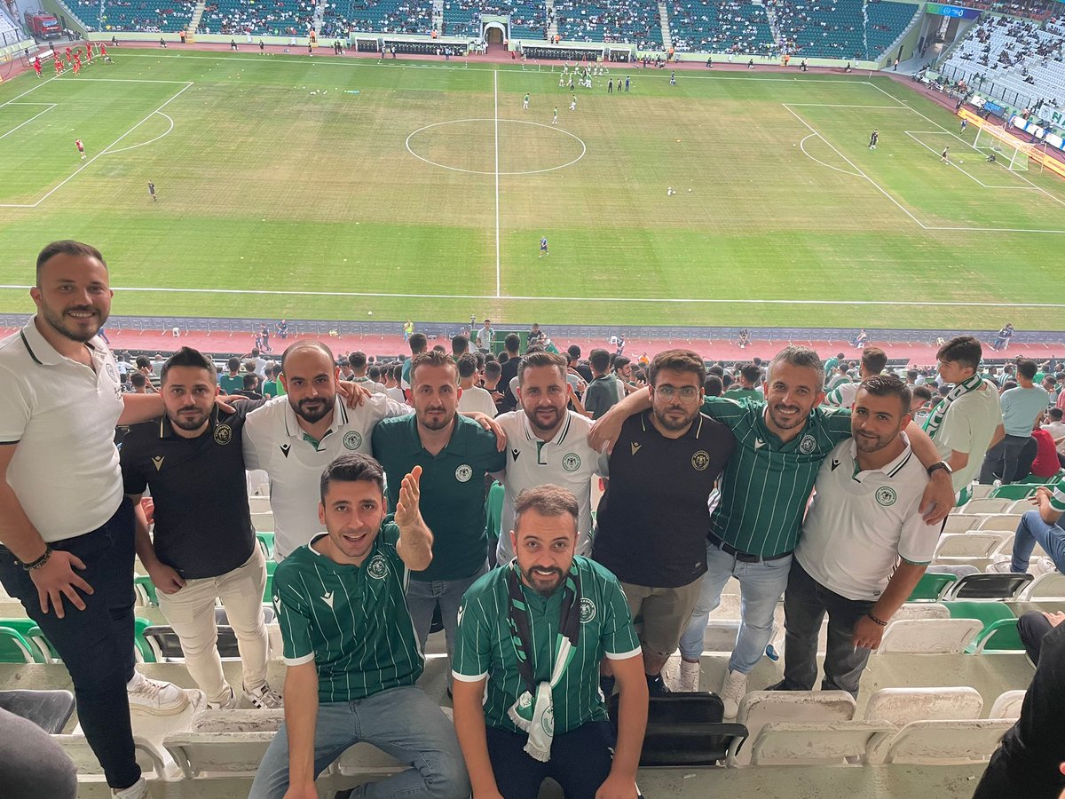 Şehir sevdalısı yürekler, arma için tribünde!
#Konyaspor #KONYAvVADUZ