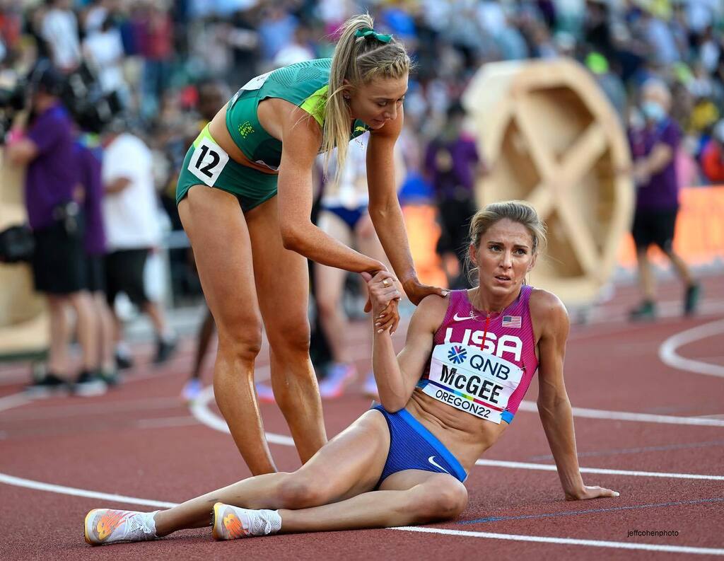 TrackFieldImage's tweet photo. 1500 meters final , Oregon 22 , World Champs. Cory Ann McGee πΊπΈ and Jessica Hull π¦πΊ.
.
.
.
#corymcgee #jessicahull #usatf #australia #1500m #trackandfield #athletics #jeffcohenphoto #oregon22 @corymcgeeruns @jessicaahull https://t.co/WDarRr9p0a https://t.co/Ts8m4sr2vz