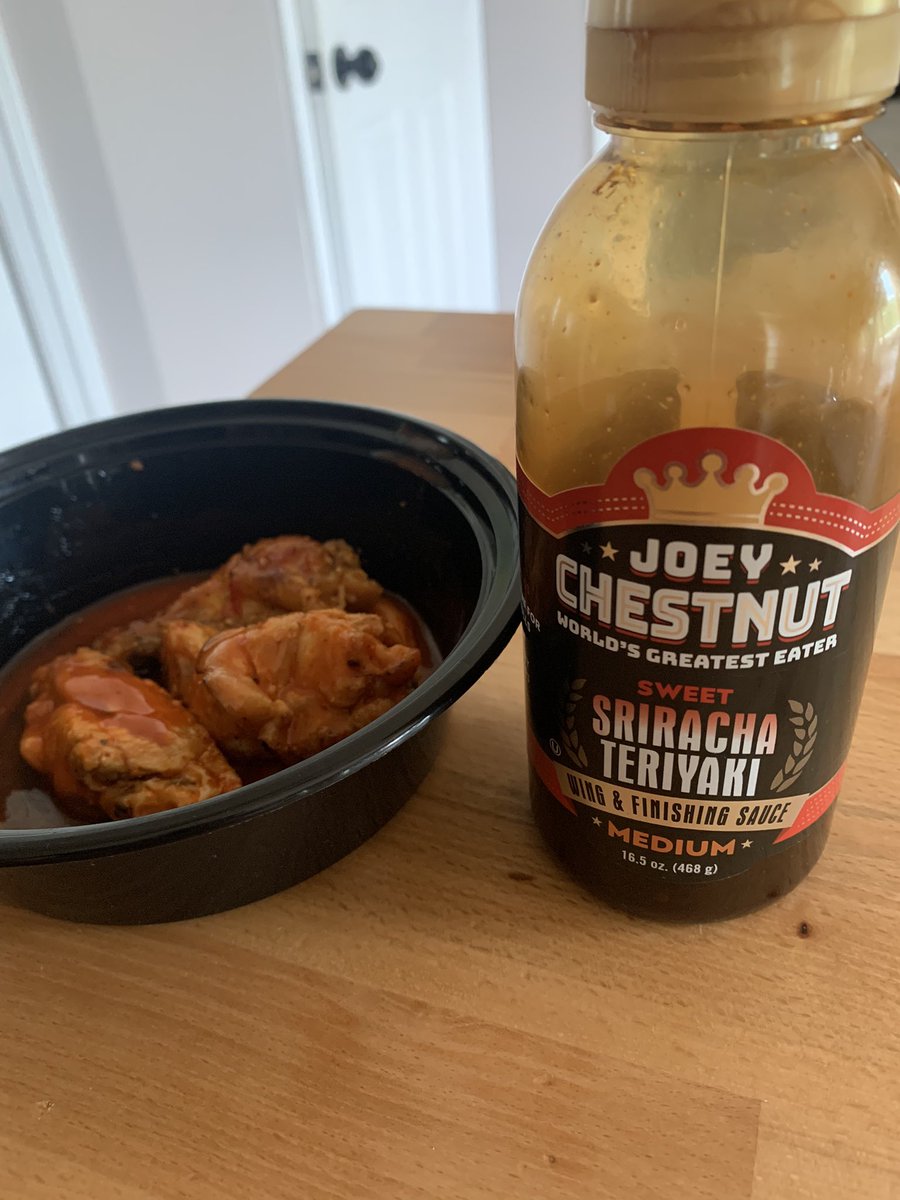 hex5b's tweet photo. @joeyjaws 10 out of 10 sweet sriracha with a little hot sauce #WINGS https://t.co/83cl0Iygib