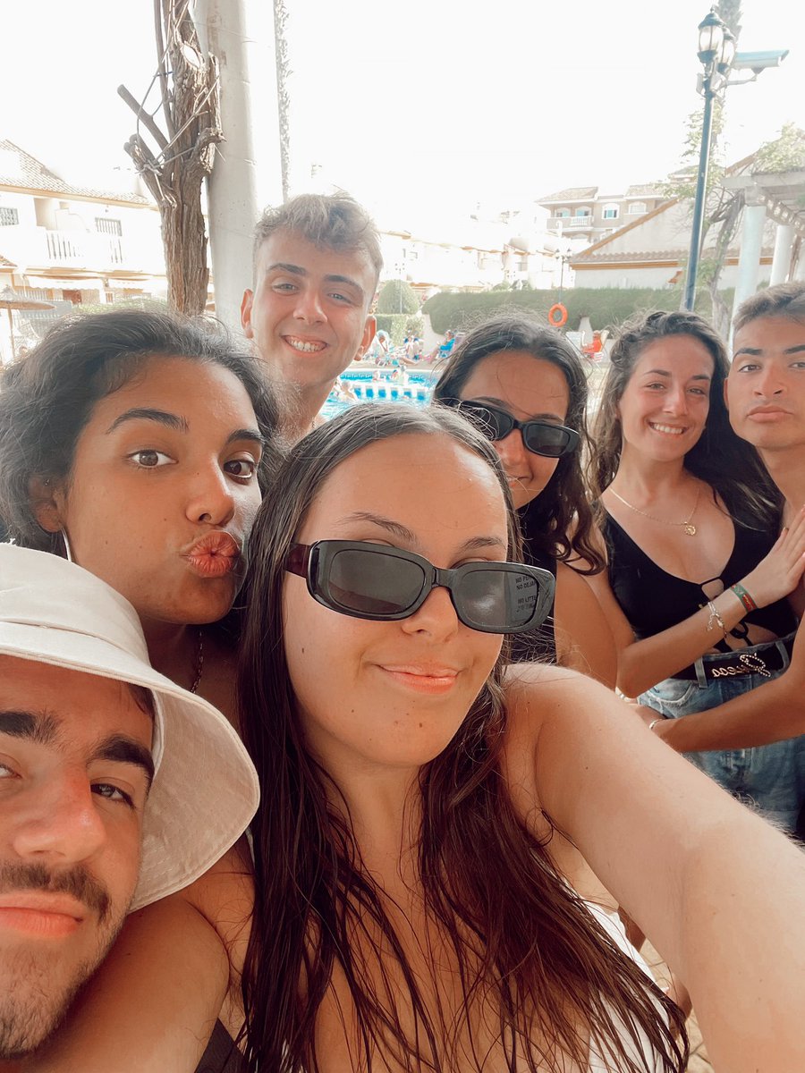 marinaa2203's tweet photo. 🦀🧢🌴☀️ https://t.co/qL2TJ1XFB1