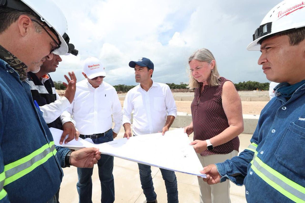 antonio_rsa1's tweet photo. FOMENTO A MÁS EMPLEOS EN EL ESTADO  
Más empleos para el interior del estado: el gobernador @MauVila encabezó la construcción de 2 granjas reproductoras de pollo de Bachoco, que darán 1,800 empleos a familias de #Peto y comisarías de Justicia Social, Kambul, Xpechil y Yaxcopoil. https://t.co/CLgLDOeJUZ