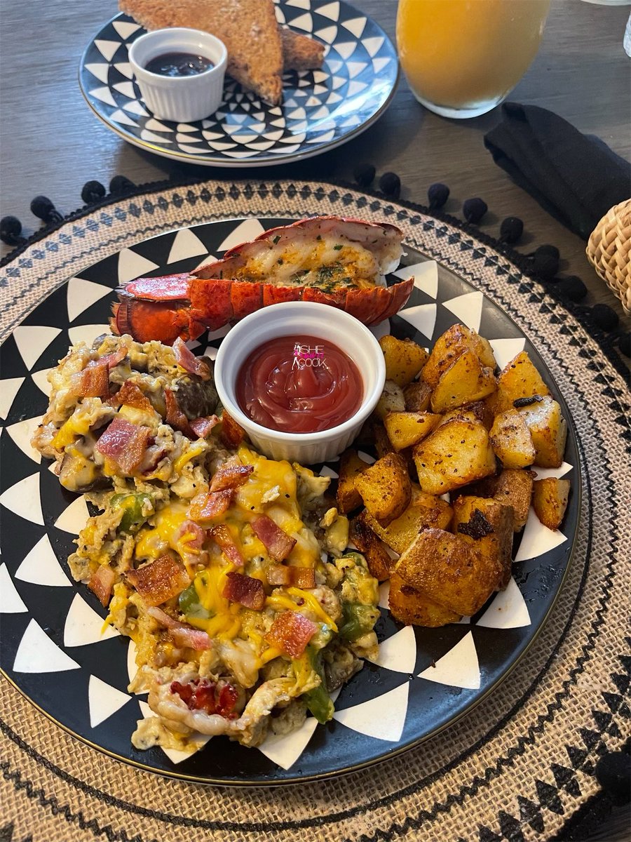 SheMadeUCook's tweet photo. Lobster-Hobbs Bacon Scramble, Breakfast Potatoes and Toast. @SheMadeUCook Chef Jennifer Johnson #privatechef #nbachef https://t.co/5b7IDJad0L