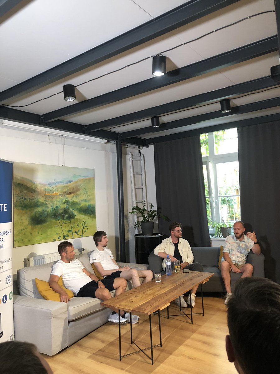 borovka_'s tweet photo. DCA & chill meetup 👀 @BitcoinovejKnl @VojtaZizka @StosujCZ @RValihrach
Kdo pošle členům bankovní rady bitcoinové knížky, ať to konečně pochopí? 🤔 #cryptoschweiz https://t.co/Twfz2asVvO