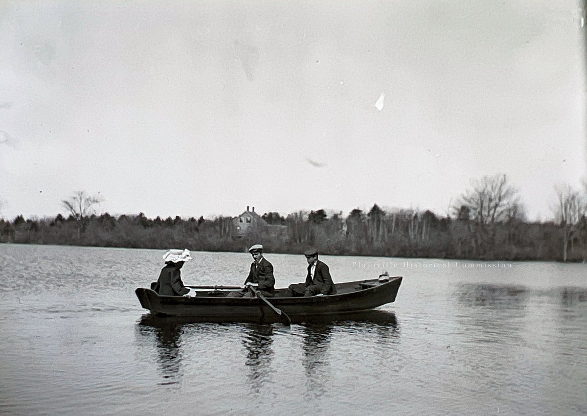 PHCPlainvillema's tweet photo. We’re rowing off into the weekend &amp; taking a few days off from social media. We’ll be back on Sunday ready for our Very 1st Program. All about Cowboy Town!! Check out our Facebook for more information!

#PlainvilleMa #ReadyFortheWeekend #FirstProgram #Archives #LocalHistory https://t.co/2QtdvNxgFL