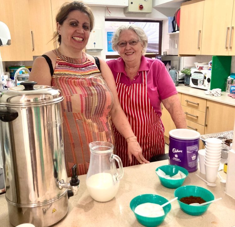 <<<<VOLUNTEERS WITH HOMELESS>>>>
Could you bring your smiling face and helping hands to our drop-in centre ? Helping prep/serve meals/snacks to homeless adults from 9 Sept in #Chelsea, London. Contact Julie volunteerteam@fulhamandchelsea.org.uk / 07545 386 750 
#volunteerlondon