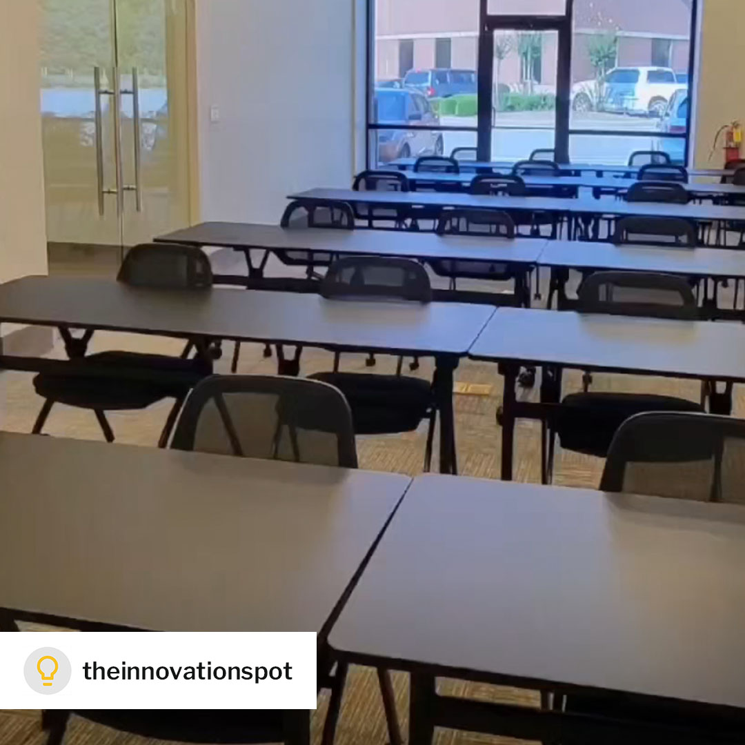 WorkWithVari's tweet image. Kudos to our fans who are creating spaces for eating, meeting, hotdesking, and training. #coworking #officesetup