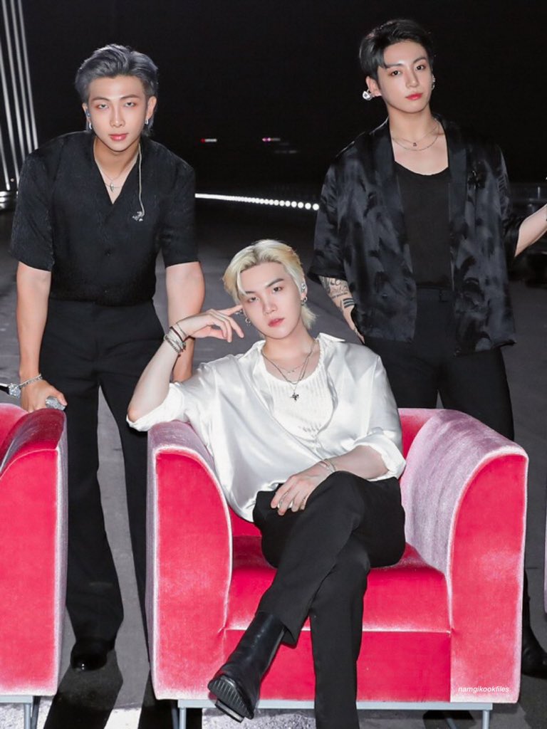 namgikookfiles's tweet photo. the cullen family if they slayed 🧛🏻🩸 https://t.co/LTzueRxMBb