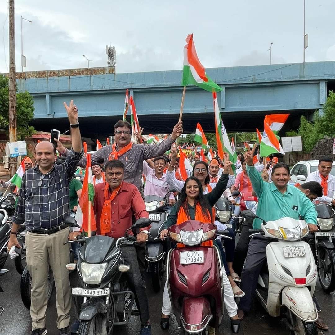 jiteshmehtabjp's tweet photo. દેશના યશસ્વી વડાપ્રધાન શ્રી @narendramodi સાહેબ ધ્વારા દેશભરમાં ભારતદેશને આઝાદ થયાના ૭૫માં વર્ષ #AzadiKaAmritMahotsav ની રાષ્ટ્ર પ્રેમની ભાવના સાથે દબદબાભેર ઉજવણી કરવામાં આવી રહી છે. 
 ત્યારે ૧૬૭-સુરત પશ્ચિમ વિધાનસભા, ભાજપ પરીવાર અને રાજયના કેબિનેટ મંત્રી શ્રી @purneshmodi (1,3) https://t.co/TKfV32moQY