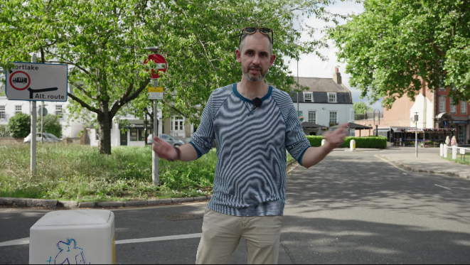 reziser's tweet image. Watching the latest @latebrakeshow video with Jonny Moiré-Smith. @Carpervert