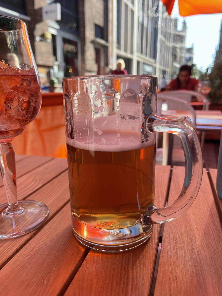 Even in Edinburgh it feels like the med today! 🍻🌞