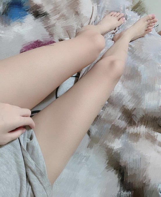 babusuresh0505's tweet photo. 明明内心抗拒，却又抑制不住的对着这样淫荡的事情发情上瘾…抵抗力在逐渐变弱，内心的防线一点点瓦解，原本羞耻的事情渐渐带来快感，开始主动的渴求，内心精神彻底崩溃，沉溺在了无边的欲望里 https://t.co/wDXcqSB0qT