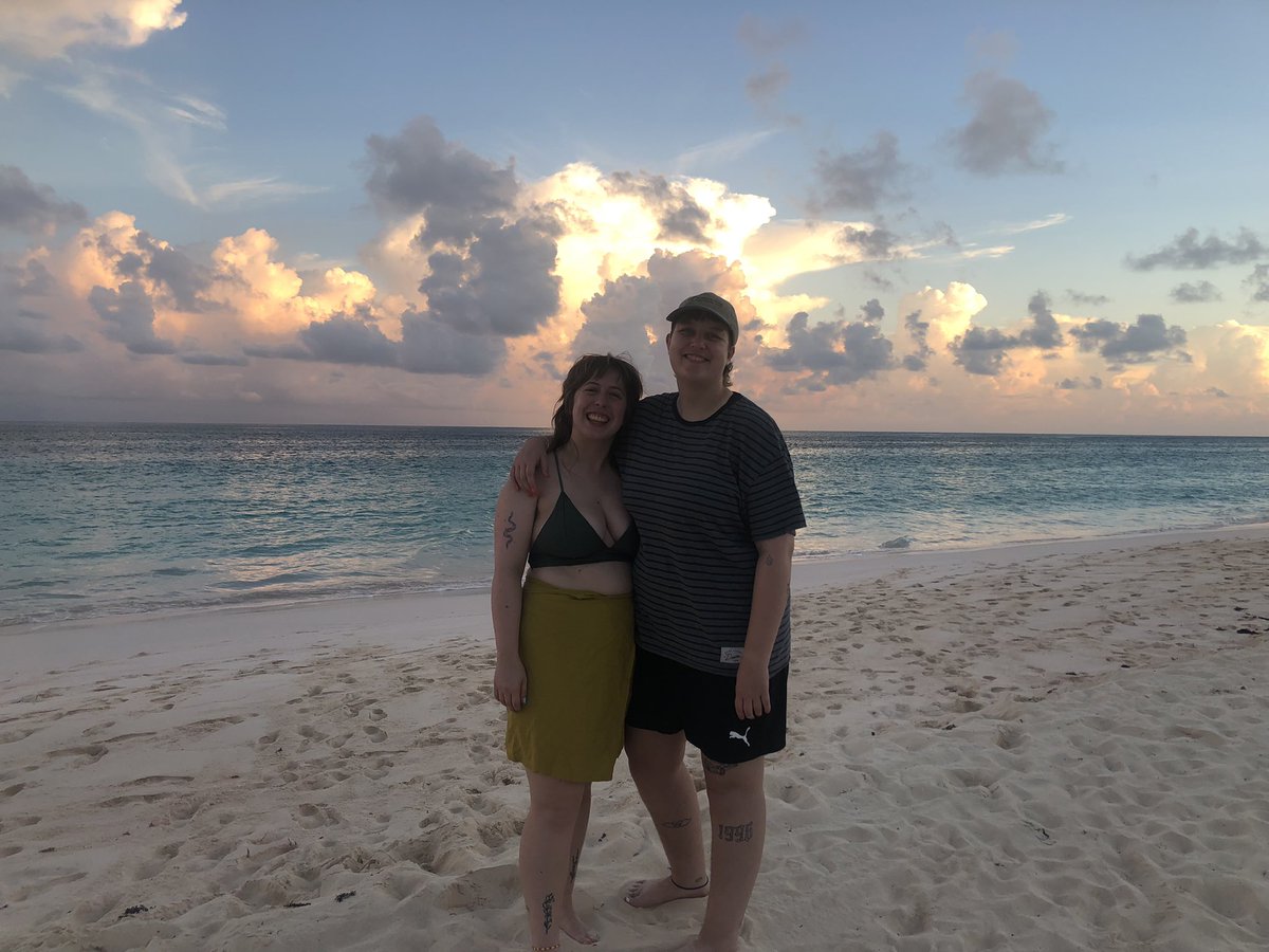 streetmadss's tweet photo. Bermuda with an angel https://t.co/5APjY9eMrr