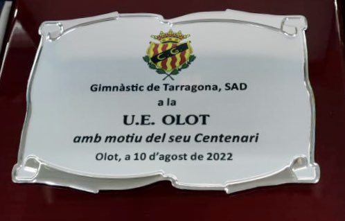 NÀSTIC DE TARRAGONA (@nastictarragona) on Twitter photo 👏🏻 <a href="/PolDomingo5/">Pol Domingo 🚐</a>, com a capità grana, va fer entrega d’una placa commemorativa pel centenari de la <a href="/UEO1921/">Unió Esportiva Olot</a>, celebrat durant el curs passat.
😉 Novament, gràcies pel bon tracte rebut en el partit d’ahir i us desitgem la millor de les sorts per aquesta temporada. 👏🏻 <a href="/PolDomingo5/">Pol Domingo 🚐</a>, com a capità grana, va fer entrega d’una placa commemorativa pel centenari de la <a href="/UEO1921/">Unió Esportiva Olot</a>, celebrat durant el curs passat.
😉 Novament, gràcies pel bon tracte rebut en el partit d’ahir i us desitgem la millor de les sorts per aquesta temporada.