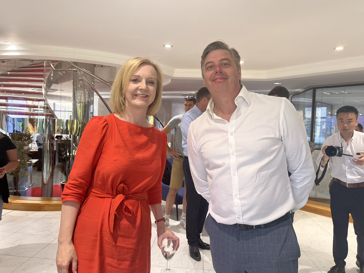 joininchina's tweet image. A hot summer afternoon w/ Sir Geoffrey C-B MP to meet @trussliz talked about how-to encourage&amp;amp;enable biz in rural areas to better trade globally. thx2 @CCoCChat #passionate about #InternationalTrade #Growth #SMEs #TogetherGloucestershire