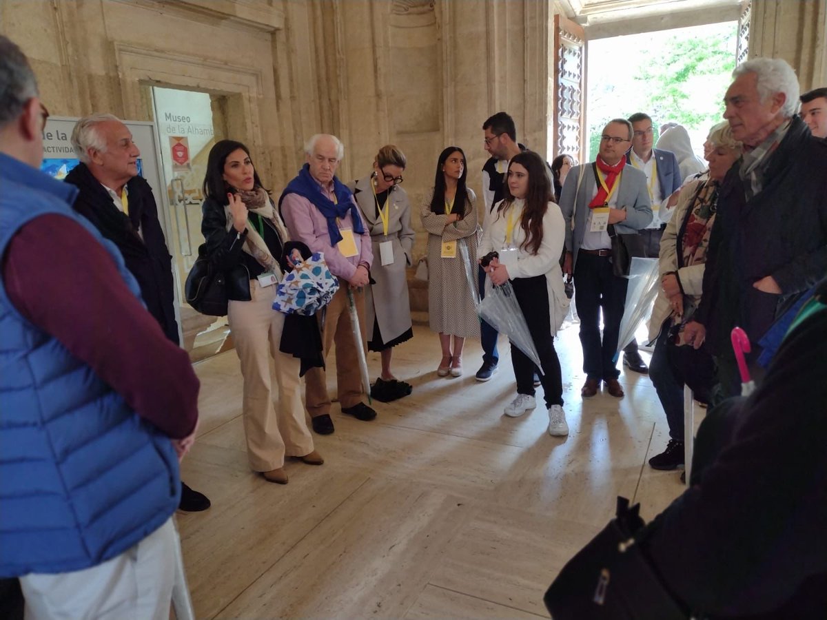 congprotocolo's tweet image. 📷 Recordando el #CIPROGRANADA22:

Así fue la visita protocolaria el Palacio de la @alhambracultura en la que, además de ser recibidos por la Directora General, Rocío Díaz, los congresistas pudieron recorren algunos de los espacios más exclusivos del recinto.