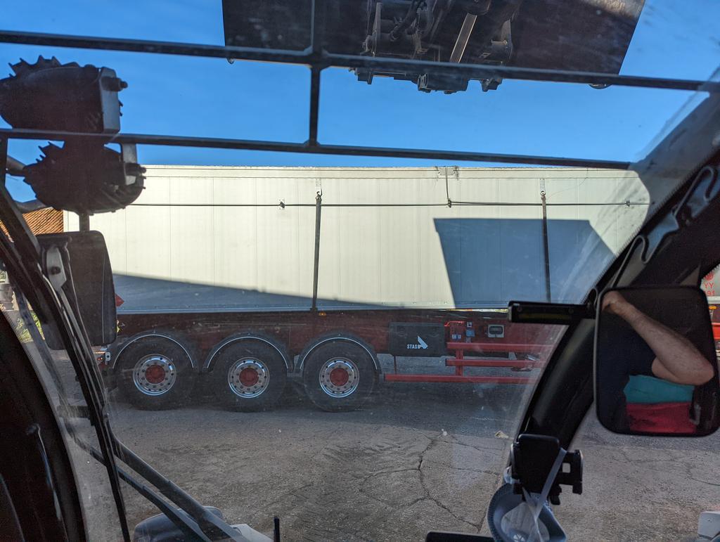 Last of the <a href="/FrontierAg/">Frontier Agriculture</a> OSR away to make some vital space in the shed for winter wheat... excellent collection service as always from <a href="/templehallfarm/">Barclay Hamilton</a>. #harvest22 going like a 🚂💨