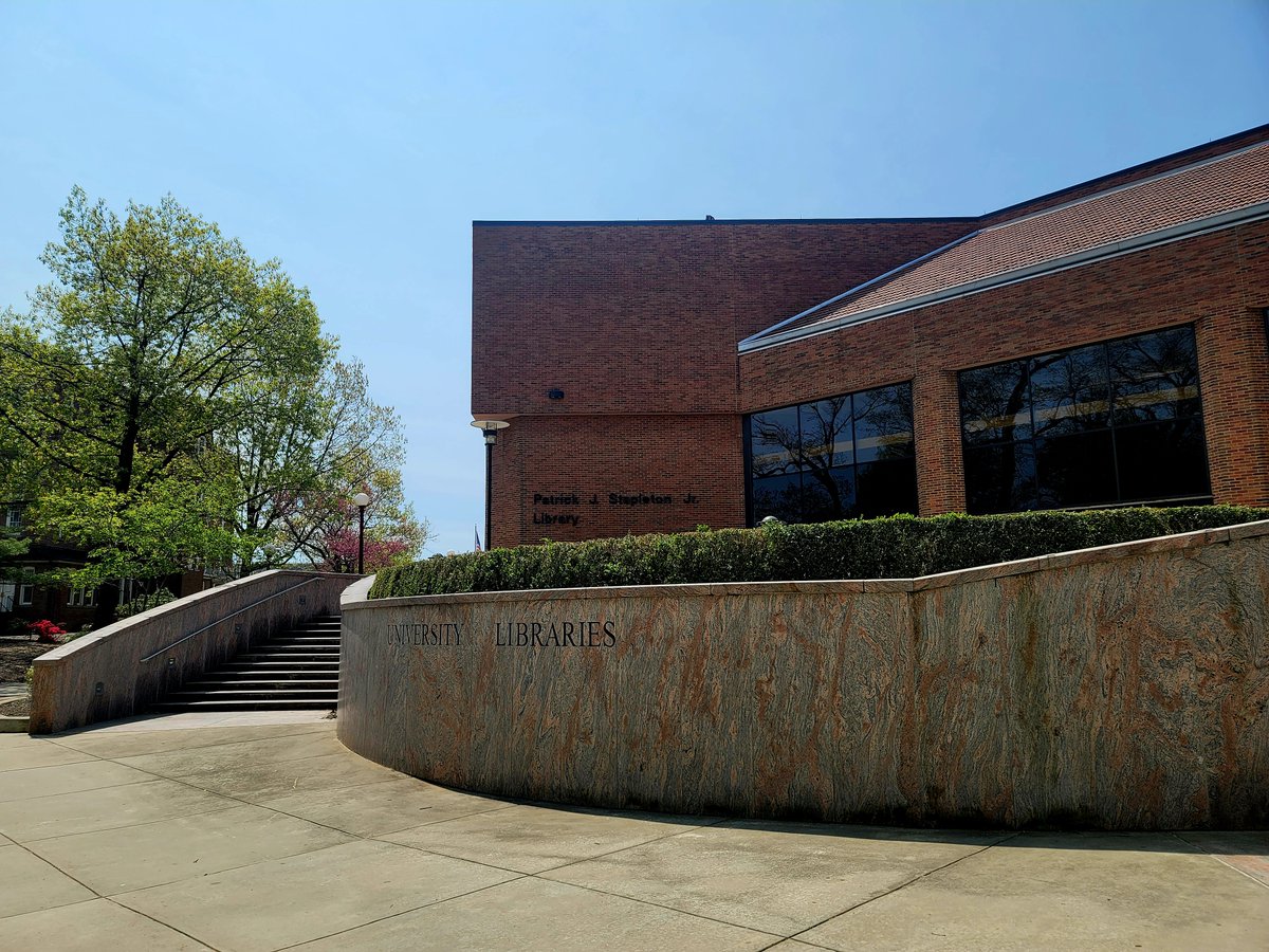 IUPAdmissions's tweet photo. As seen at #IUP π Stapleton Library π#Campus #CampusLife #College #CollegeLife #IUPProud #IUPBound #CollegBound #library #learnπ https://t.co/tsTlvxupqU