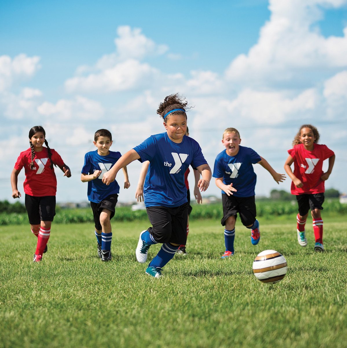 YMCAFarha's tweet image. Soccer lovers! ⚽️ Did you know we open our indoor fields for rentals? Beat the heat and come join us on our Indoor Fields 8/15-8/17. 
For more information &amp;amp; to request to reserve a field click buff.ly/3zMNTxf 
#indoorturf #indoorfields #soccer #soccerfield #funfact