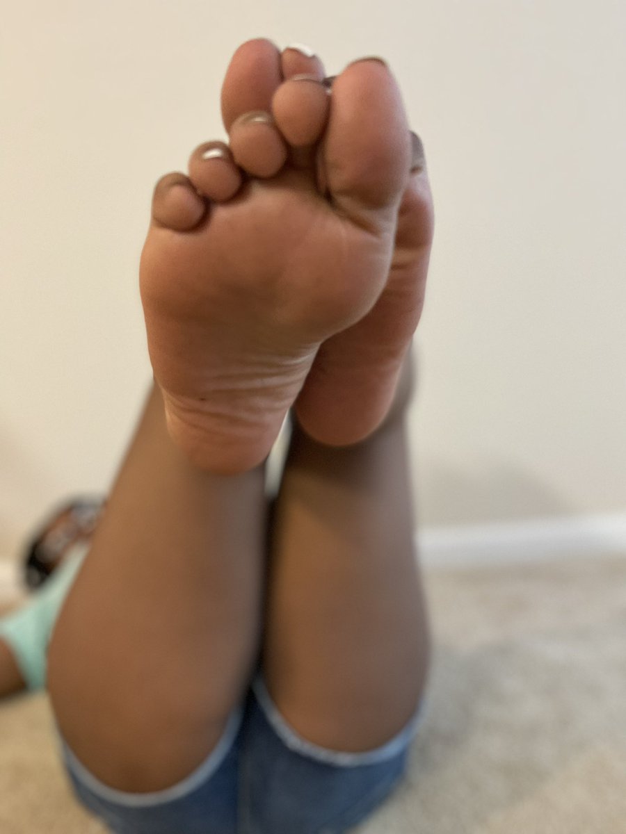 tatisplayhouse2's tweet photo. You wish you could do more than stare. ☺️

findom finsub ebonydomme bnwo footsub cuck footworship finD https://t.co/bNZjdSxTRy