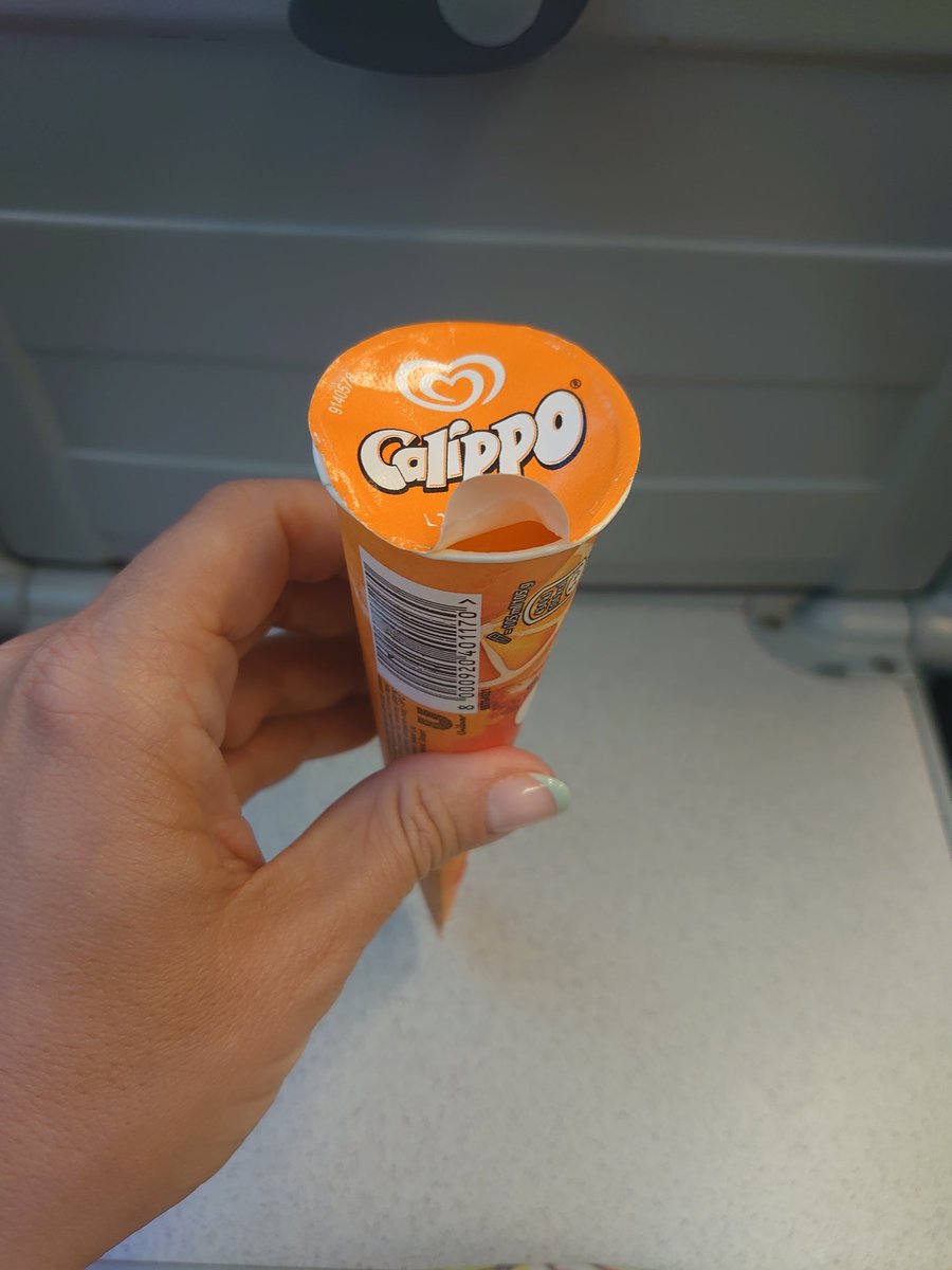 FedeleFia's tweet photo. Thank You @SW_Help this was a VERY welcome surprise after rushing for my train and not getting a chance to grab a cold drink! #littlethingsthatmakeadifference https://t.co/DV2iYMtuFv
