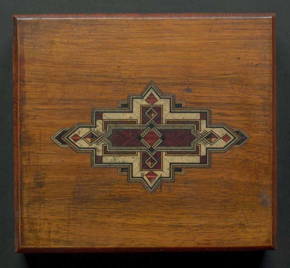 Also mighty chuffed to finally have Exhibit integrated into our website. Here's a lovely introduction to the early life of Aubrey Beardsley through a wooden box. brightonmuseums.org.uk/discovery/hist…