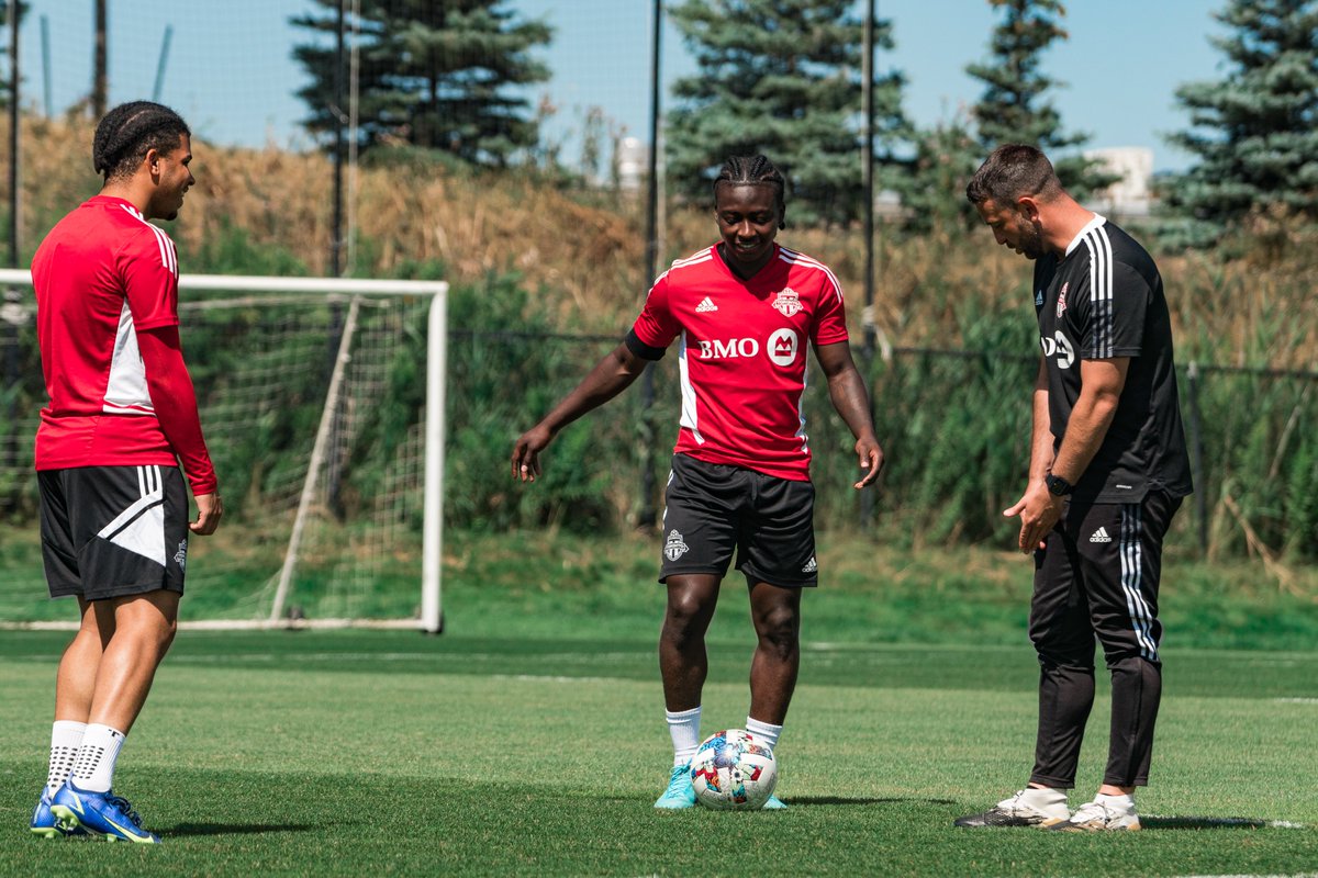 TorontoFCII's tweet photo. All smiles before hitting the road 😁

#TFCLive https://t.co/XoTJQCAdzy