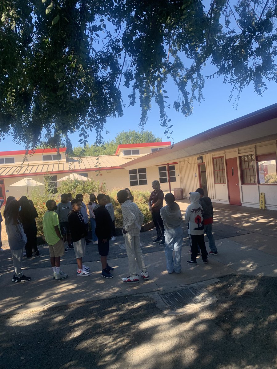mgem22's tweet photo. Welcoming our 6th graders with a school Tour! https://t.co/SBNNIhD7rL