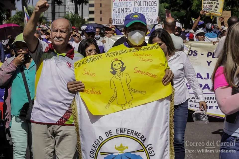 DiarioTalCual's tweet photo. Protestas contra planes salariales de Maduro van desde Amazonas y la Guajira hasta Sucre #TalCual #ClaroyRaspao #DePuntaAPunta https://t.co/LoI4kdXsnq https://t.co/yaVD5wxXNJ