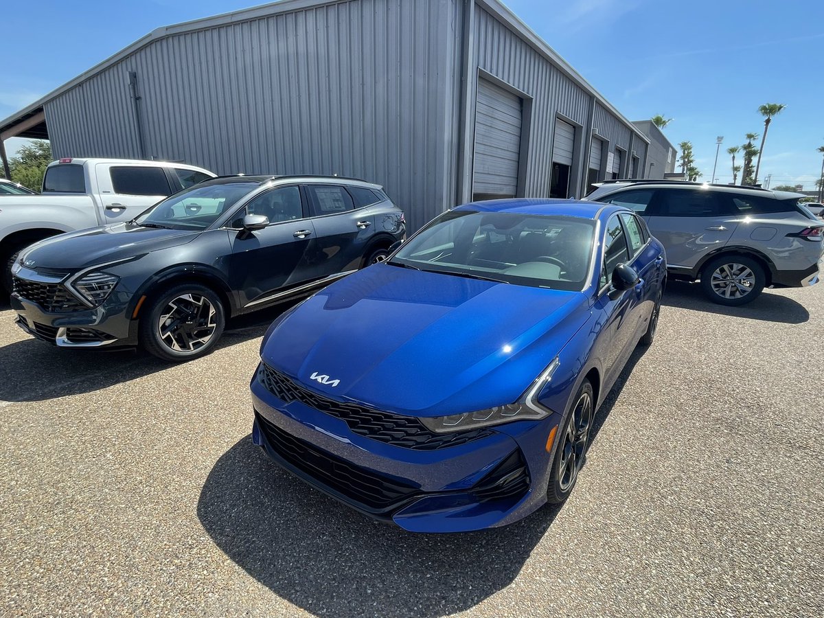 RLopez__94's tweet photo. COME ON OVER TO BERT OGDEN KIA!!!! WE HAVE EXCELLENT VEHICLES AT EXCELLENT PRICES!!!! BRAND NEW VEHICLES JUST ENTERED THE LOT WE GOT K5’s ,SORENTOS, FORTES, SPORTAGES. MESSAGE ME and I’ll message you right away to schedule you for an appointment!!! 😁   RETWEET AND SUPPORT https://t.co/cux1AEKOH0
