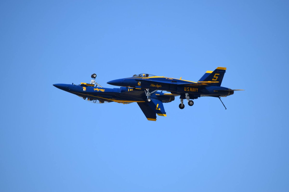 SunnFunFlyIn's tweet photo. #ThrowbackThursday to the #SNF17 Blue Angels show! Make sure to come to #SNF23 to see the U.S. Navy Blue Angels return! https://t.co/gOshGvQyzE