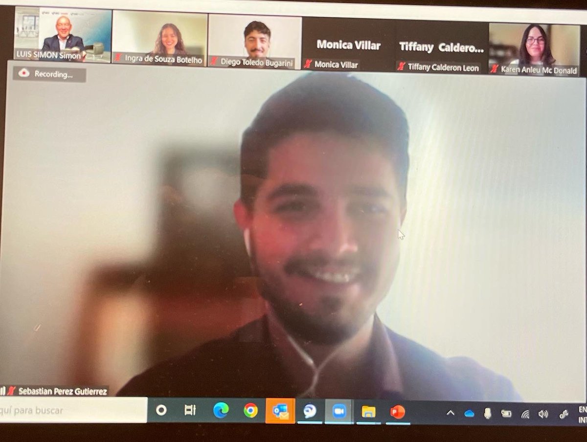 LuisSimonTWITT's tweet photo. Hoy en #MyIDBvisit de @el_BID recibimos virtualmente, a los pasantes de la @OAS_official Muchas gracias @martinintha por tu excelente presentación de @OrangeEconomy #pasantías #empleo #BID #VisitorsProgram #desarrollo https://t.co/mooXT3DhQM